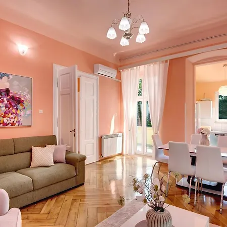 Apartment Aleksandra *